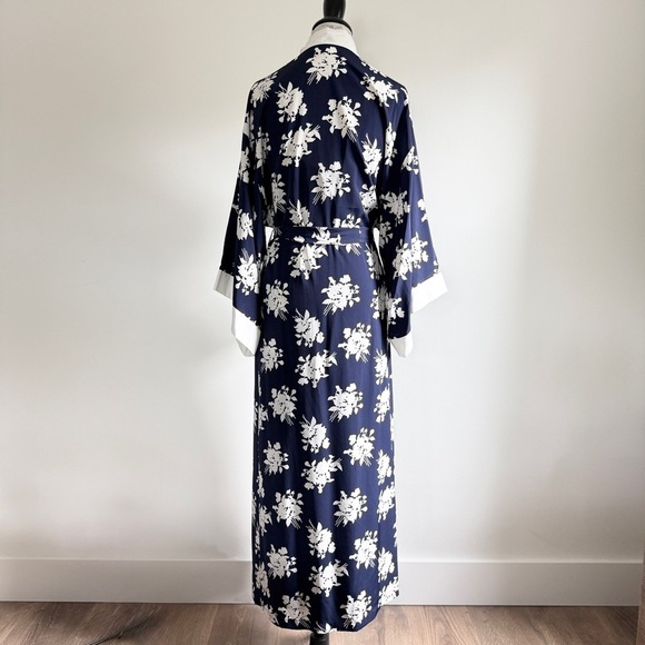 Early 2000s Natori Classics Robe Set – Made in the Philippines - Picture 2 of 14
